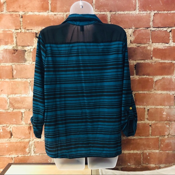 Set up 2 button up shirts with tie front - Picture 7 of 8